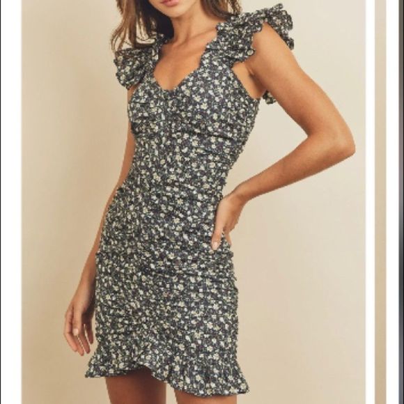 🆕✨STORIA✨NWOT RUCHED SLEEVELESS FLORAL BUTTONED MINI DRESS - Picture 2 of 6